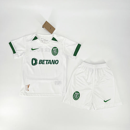 Conjunto Infantil Sporting CP 2024∕25 Souvenir Conjunto Infantil Kit 16-28(C605)