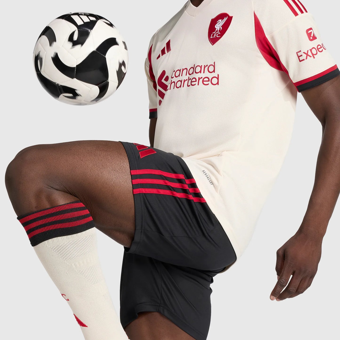 Shorts Liverpool 2025/26 Fora Torcedor