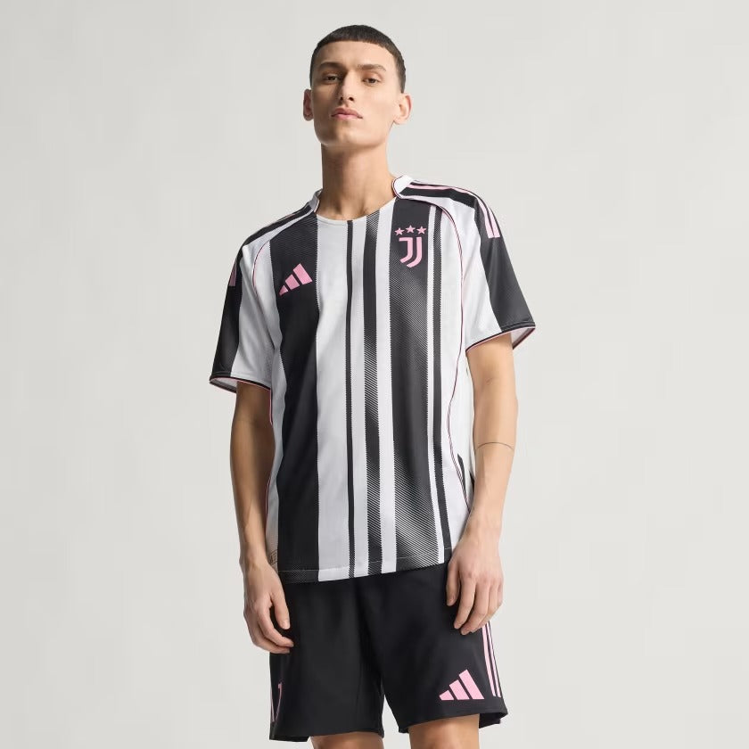 Camisola Juventus FC 2025/26 Casa Jogador