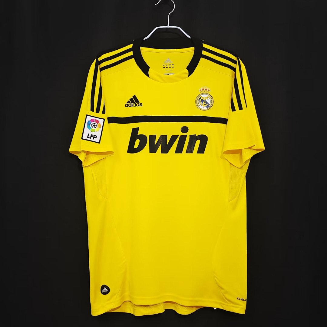 Real Madrid 2011/12 Retro Goalkeeper Jersey - front