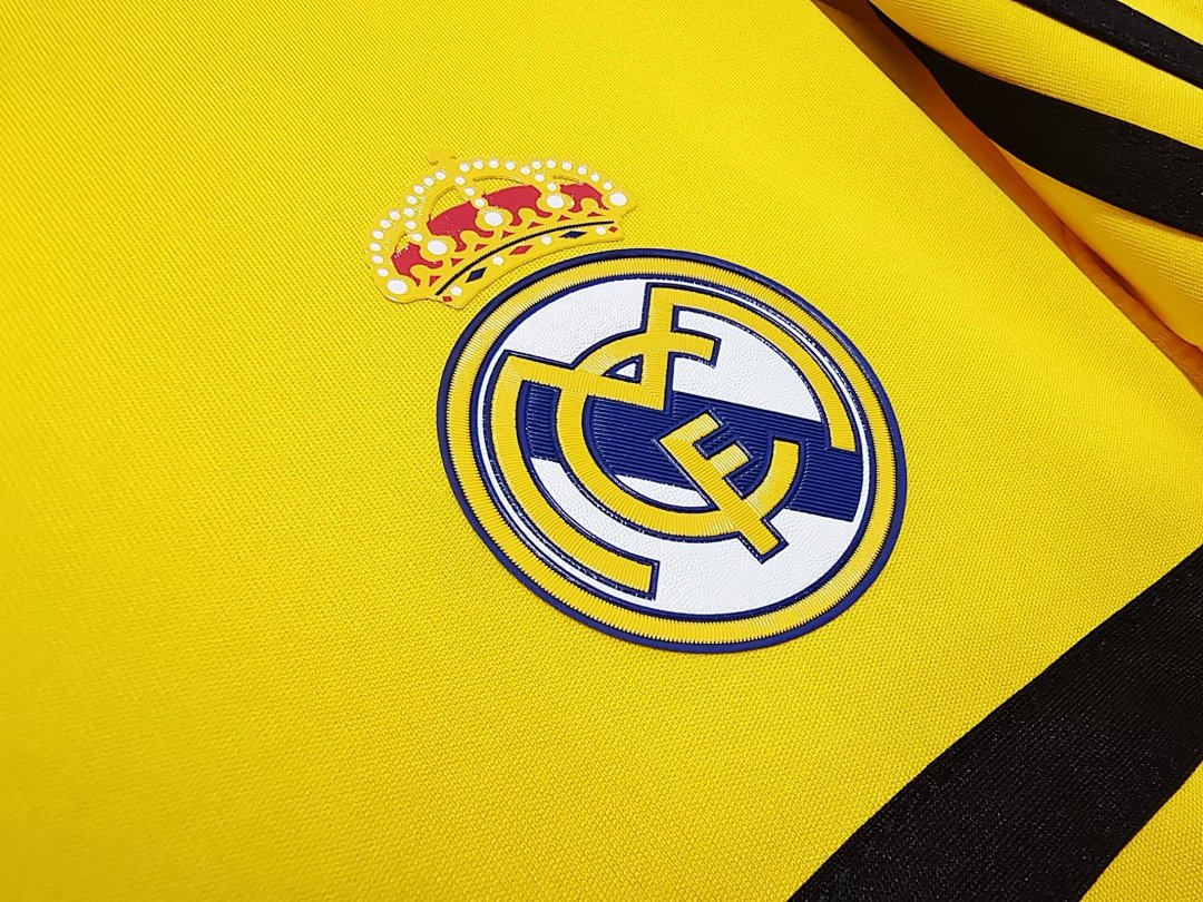 Real Madrid 2011/12 Retro Goalkeeper Jersey - photo 9
