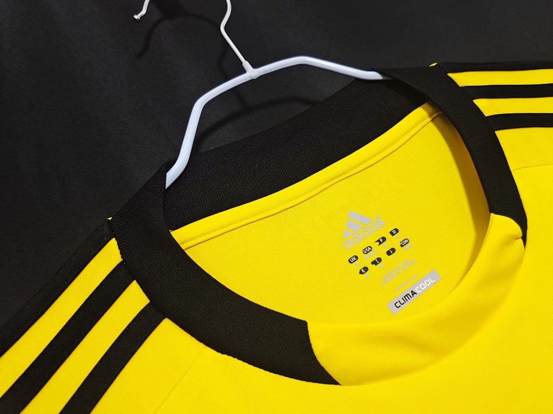 Real Madrid 2011/12 Retro Goalkeeper Jersey - photo 10