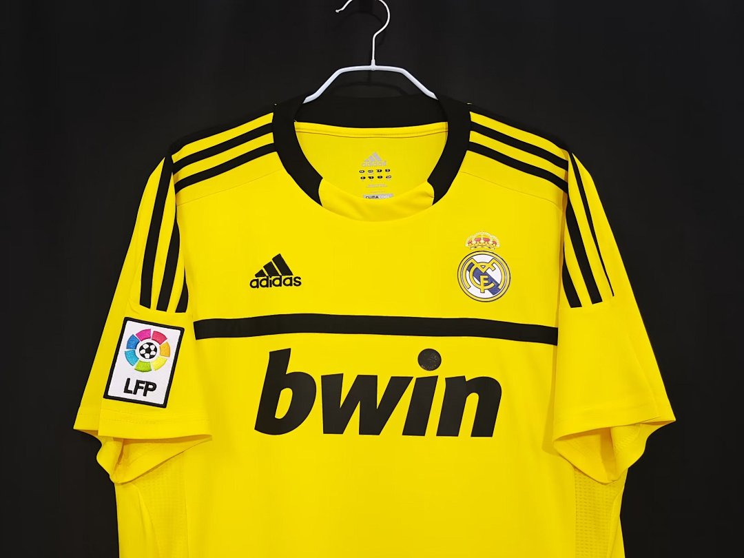 Real Madrid 2011/12 Retro Goalkeeper Jersey - photo 11