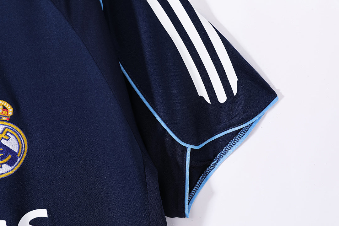 Real Madrid 2005/06 Retro Away Jersey - photo 2
