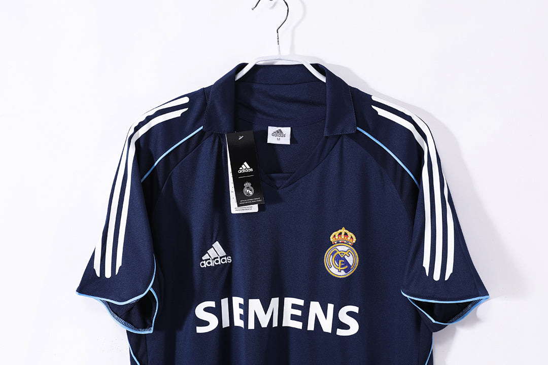 Real Madrid 2005/06 Retro Away Jersey - photo 6