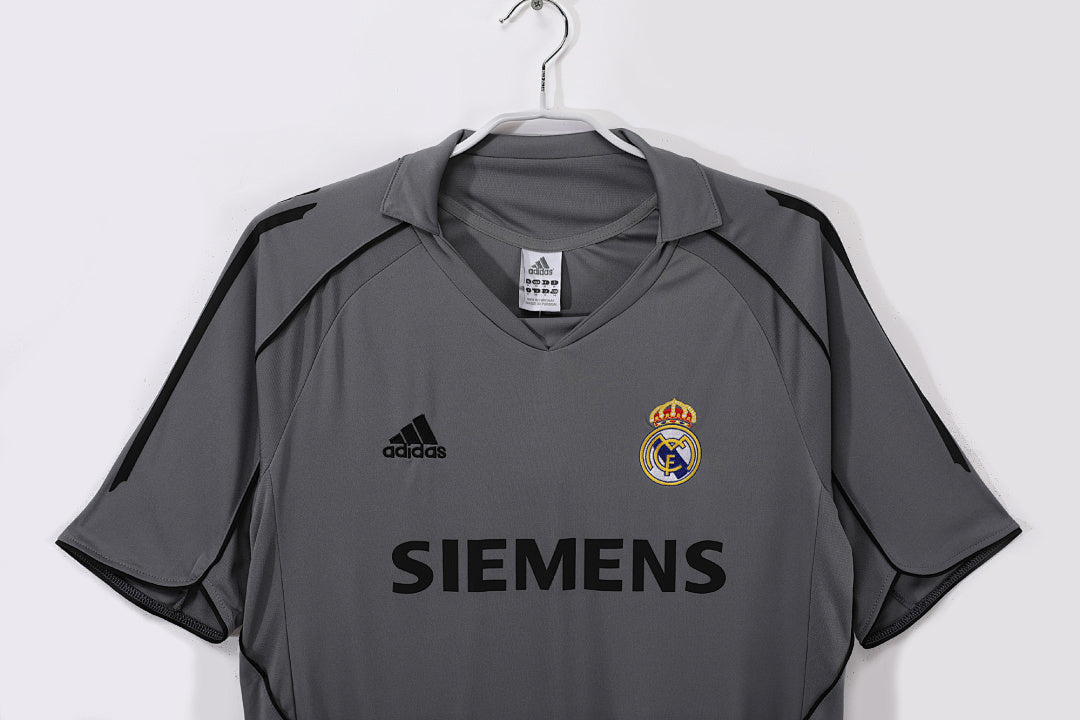 Real Madrid 2005/06 Retro Third Jersey - photo 11