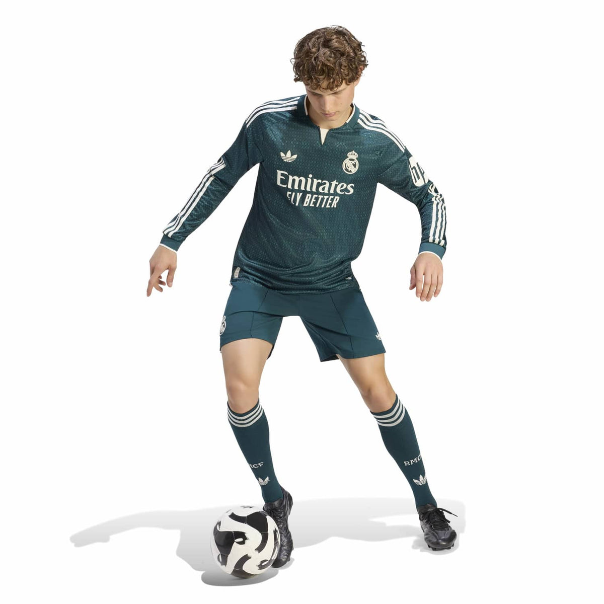 Real Madrid 2026/27 Away Authentic Long-Sleeve Jersey - photo 7